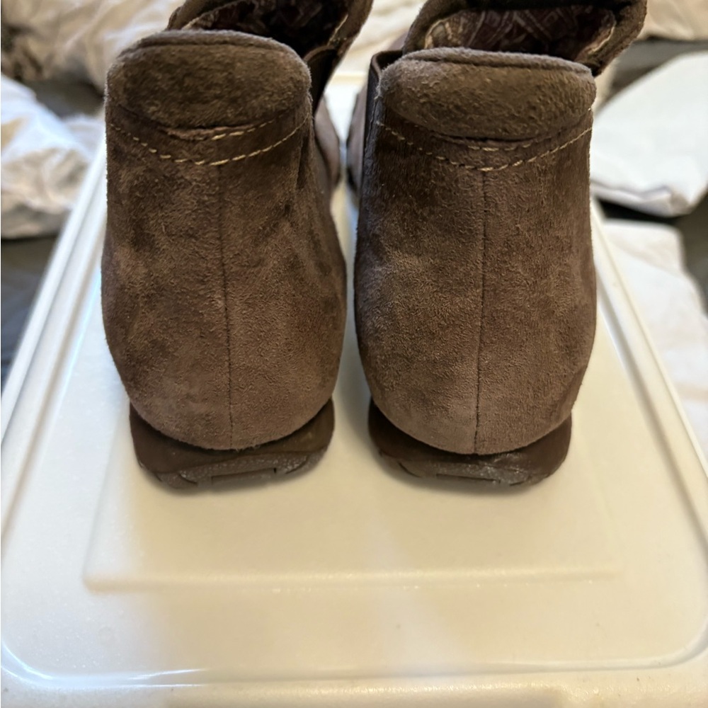 Sketchers Brown Suede Ankle Boots